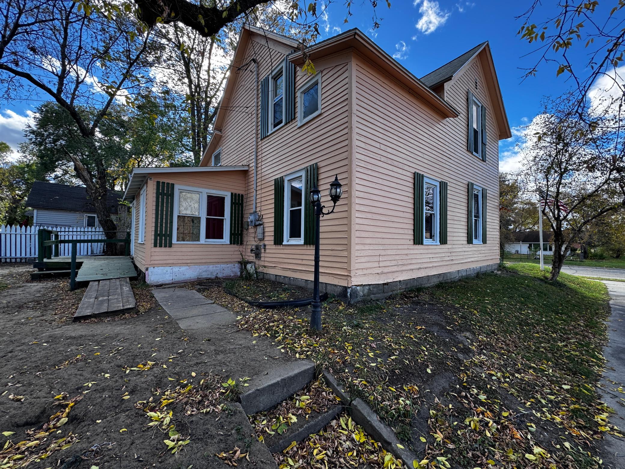 211 Maple Avenue NE — photo