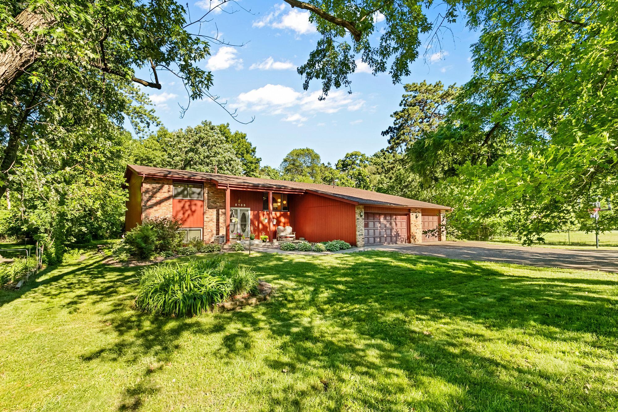 8135 Long Lake Road — photo