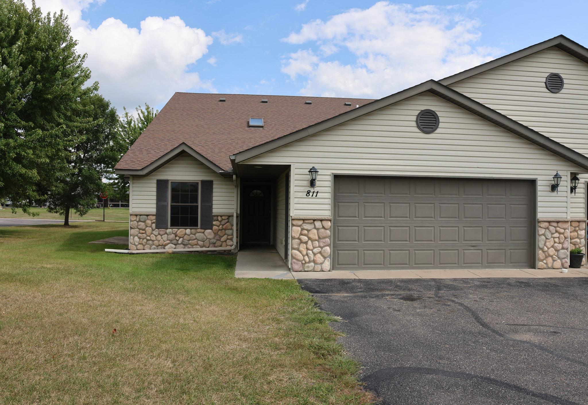811 Stonehaven Path — photo