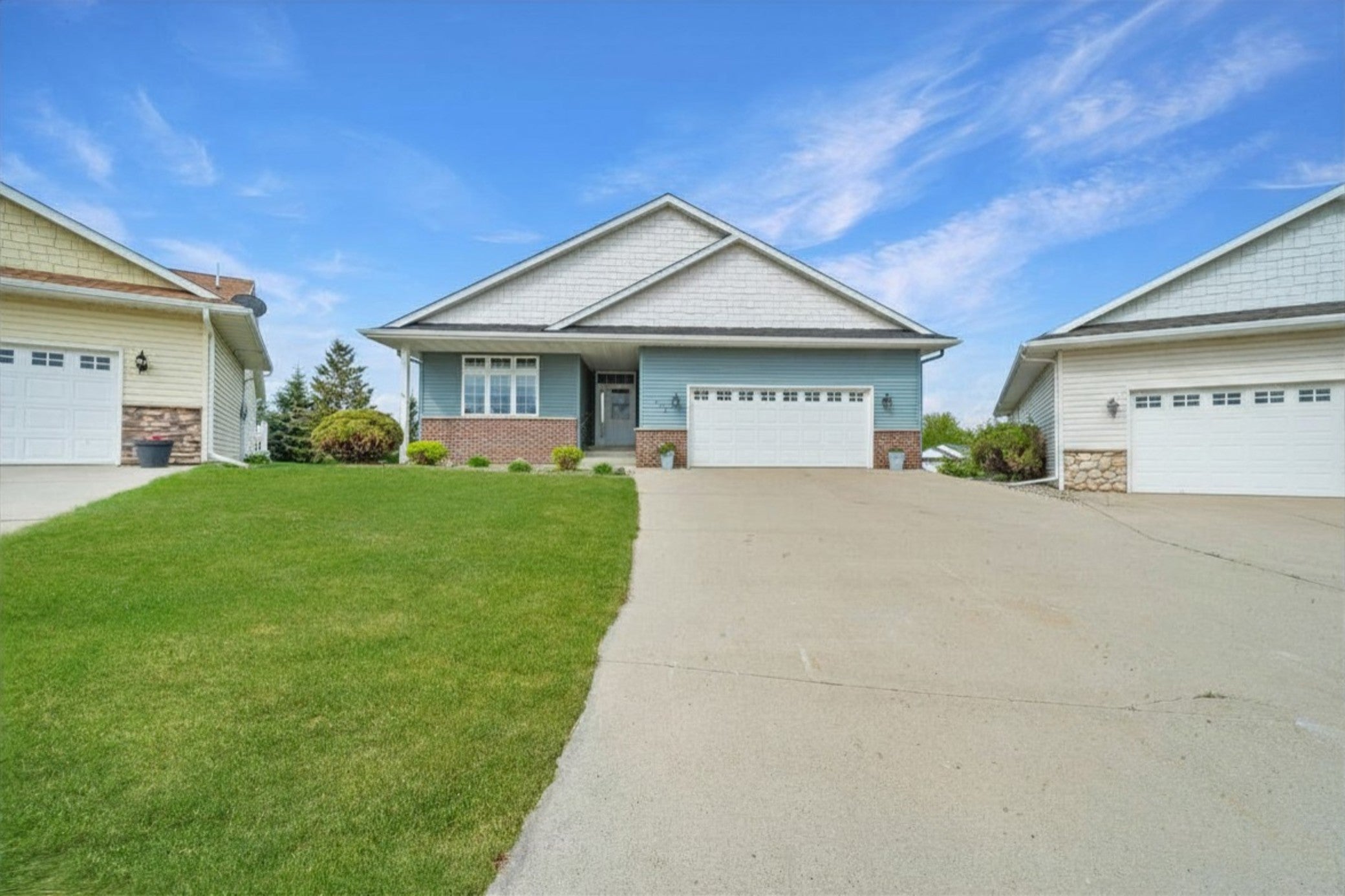 302 Ashley Court — photo