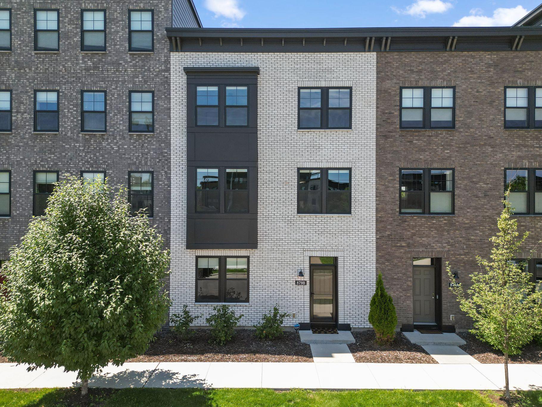 879 Woodlawn Avenue B — photo