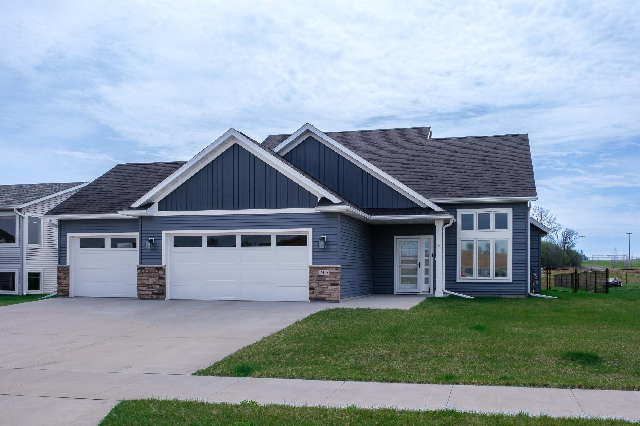 2415 Elk Run Drive SE — photo