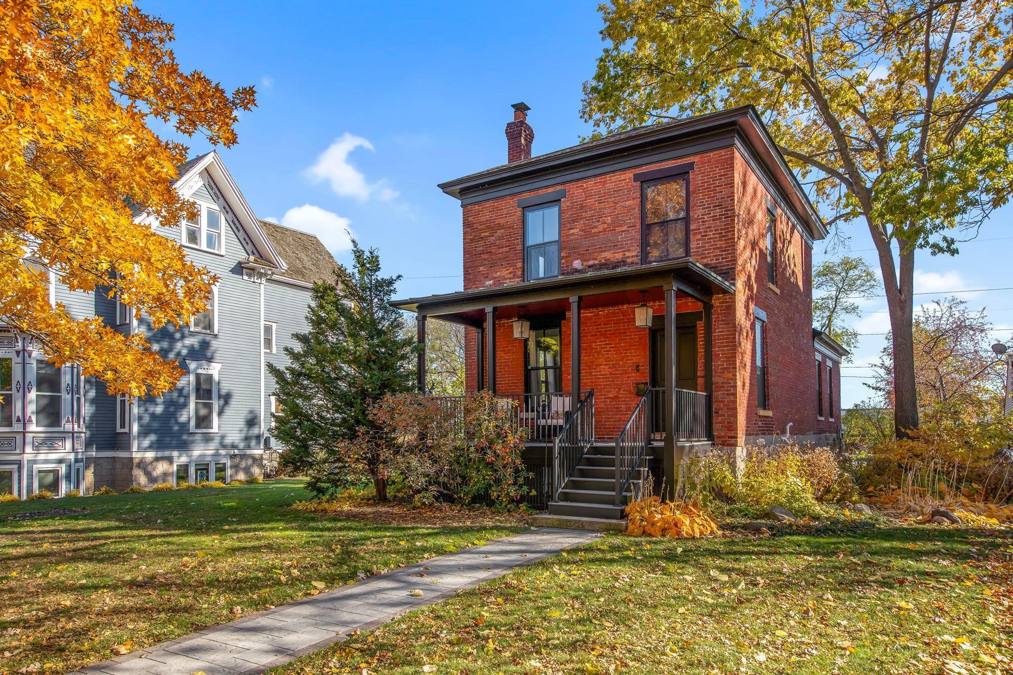 53 Irvine Park — photo