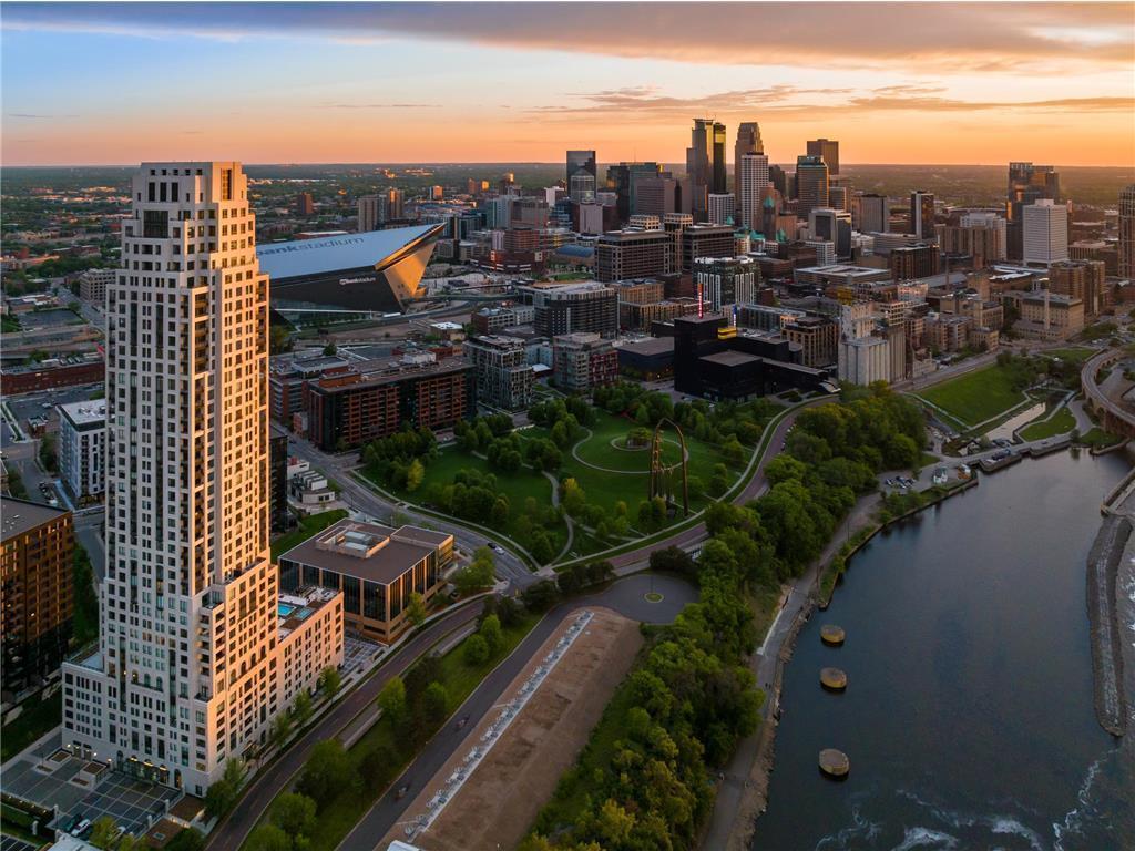 1111 W River Parkway 12E — photo