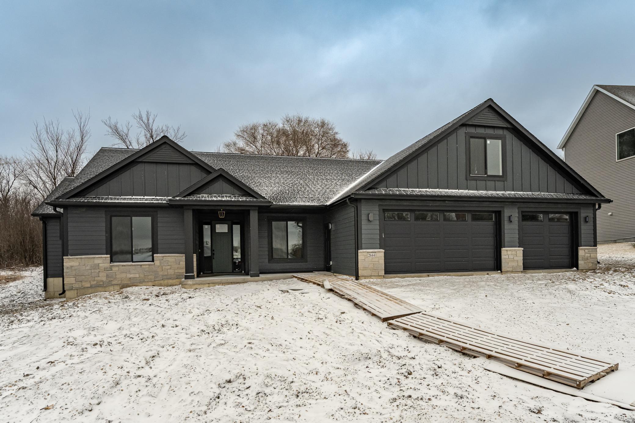 2844 Pinewood Ridge Drive SE, Rochester, MN 55904