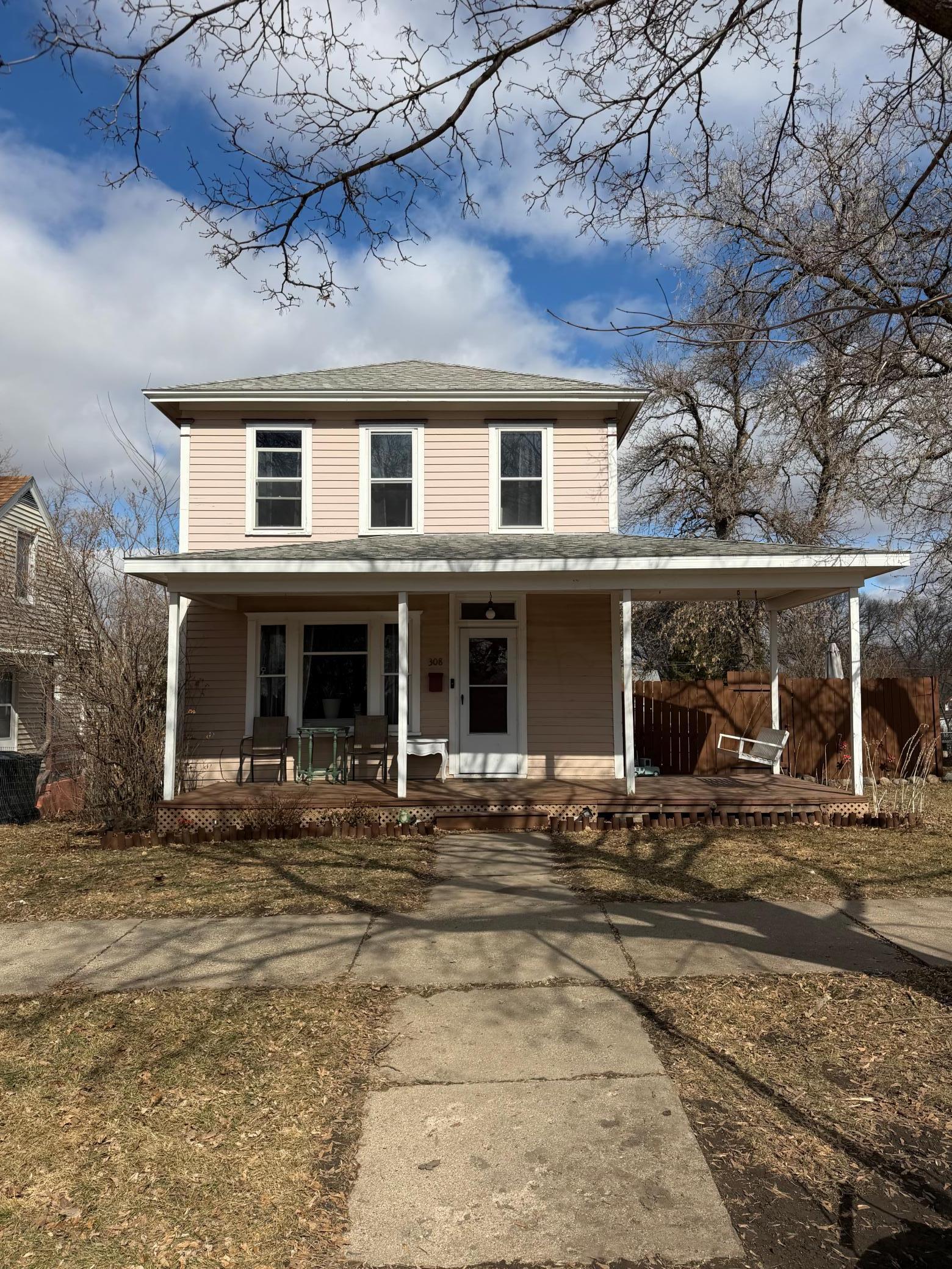 308 W Douglas Avenue — photo