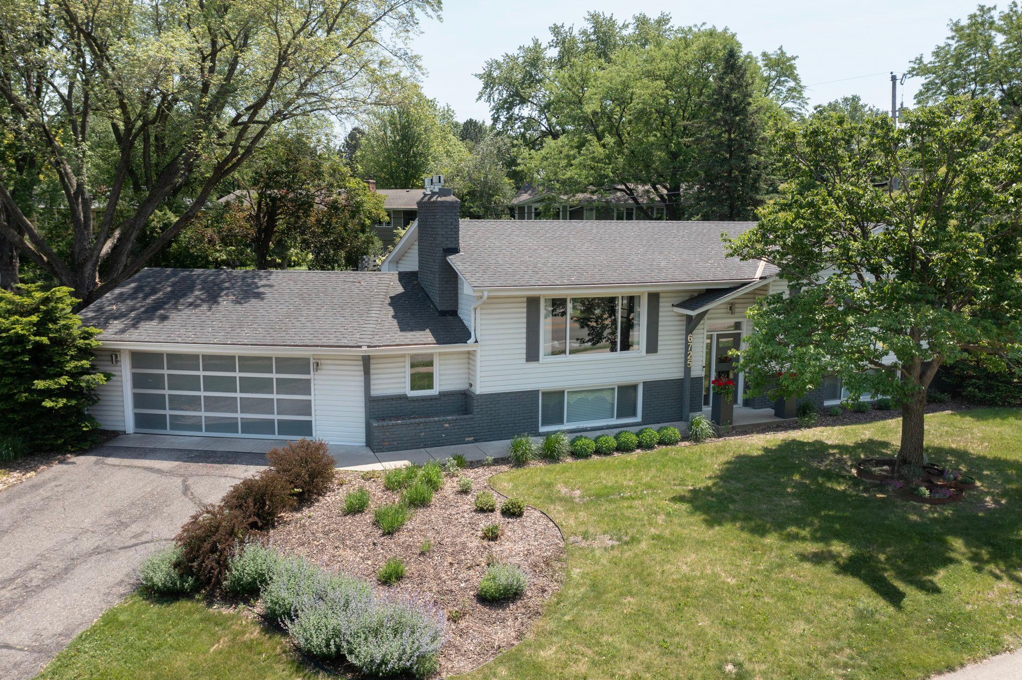 6725 Valley View Road — photo