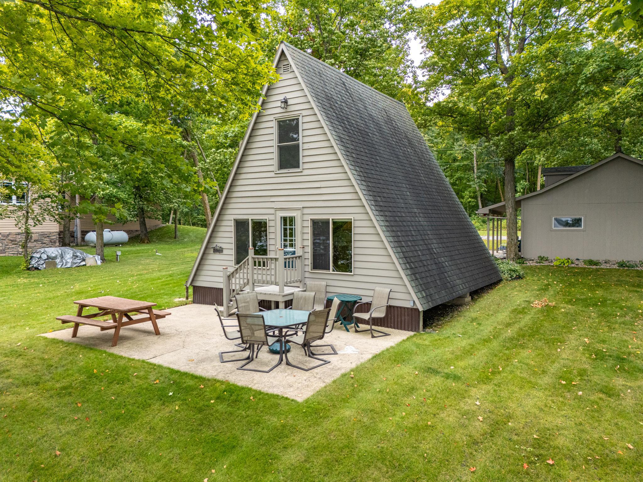 15710 N Trinity Point Road SE — photo