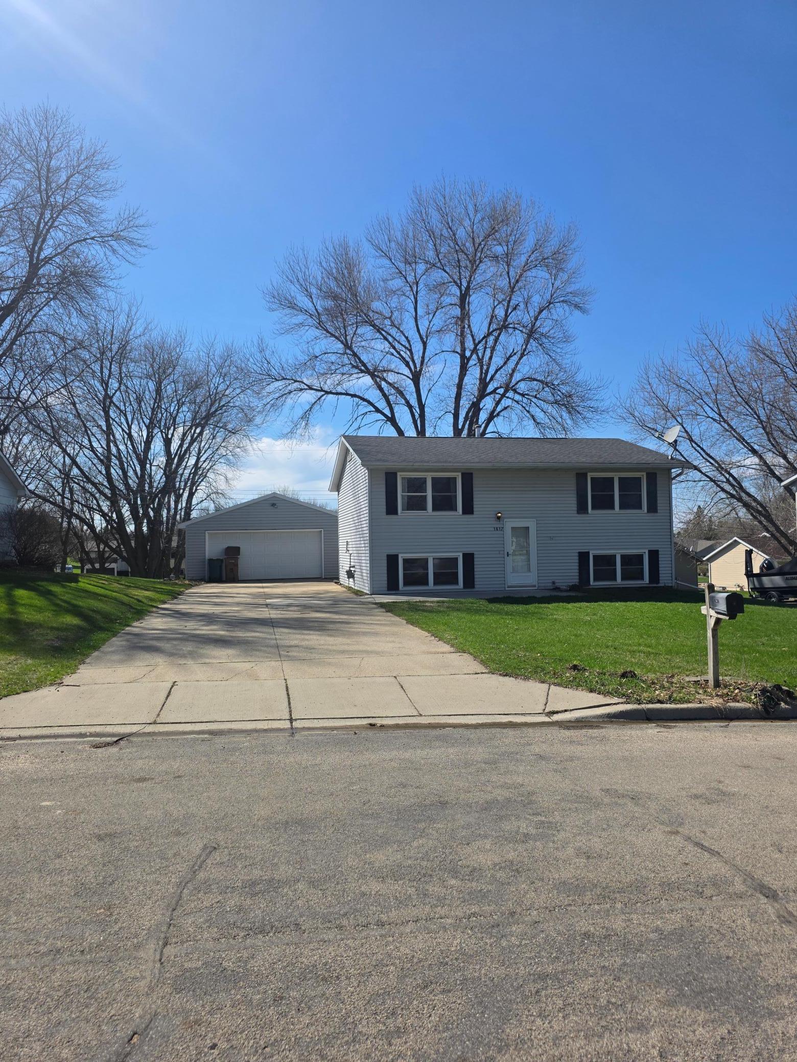 1617 Crystal Drive — photo