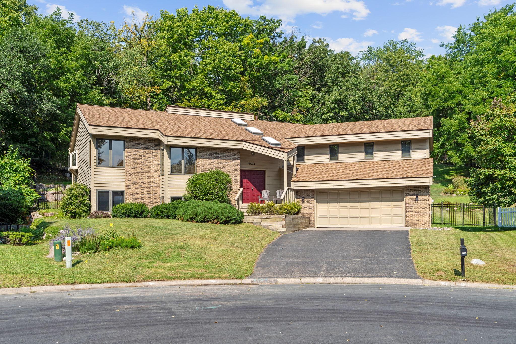 8524 Park Knoll Circle — photo