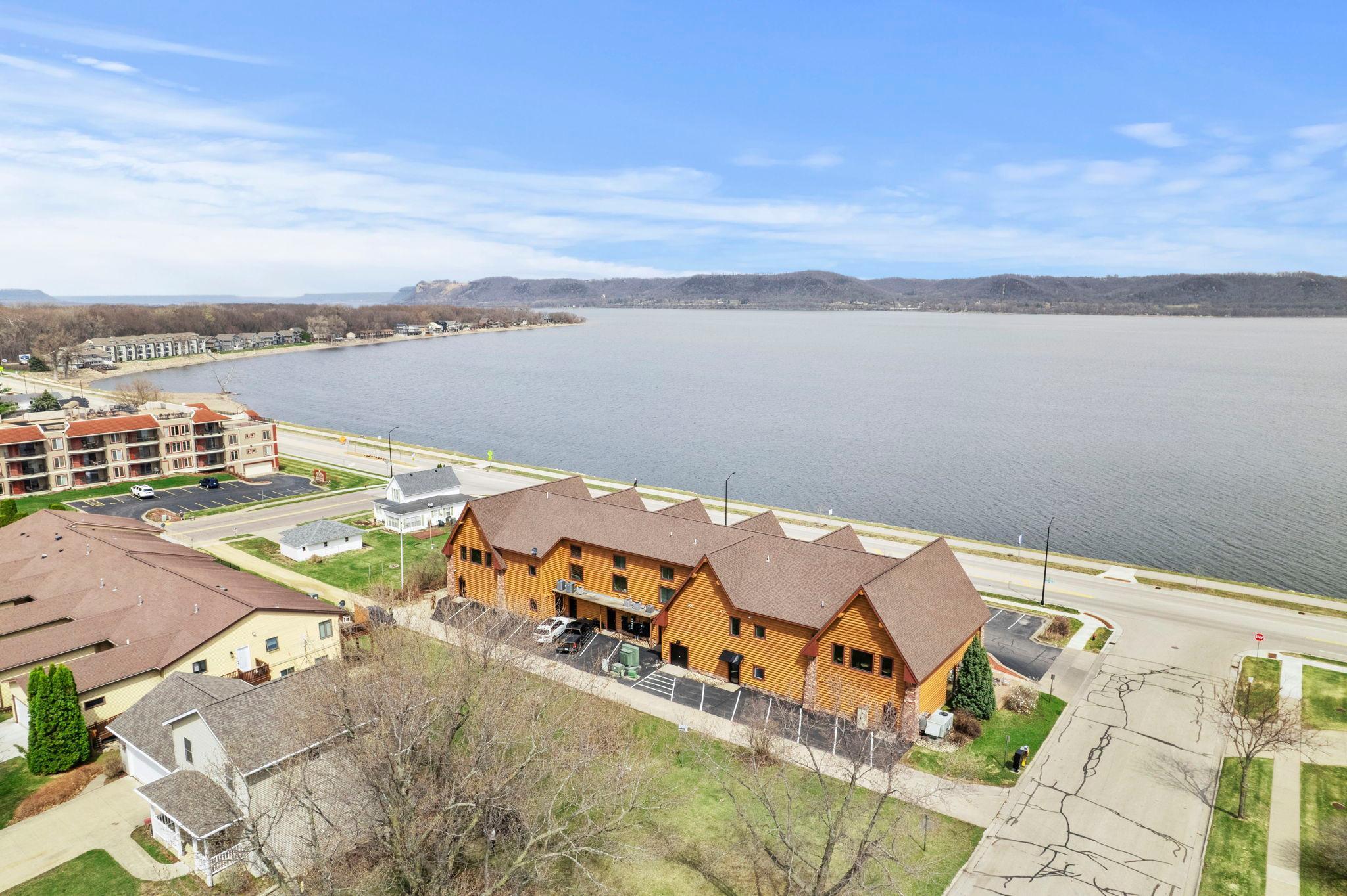 1301 N Lakeshore Dr 202 — photo