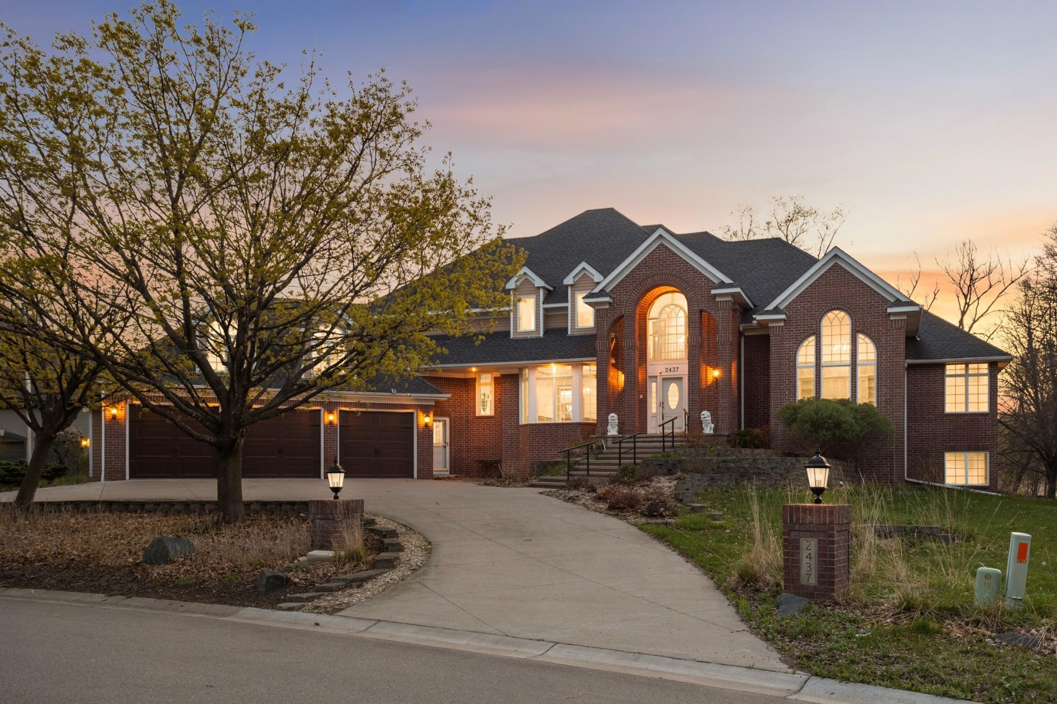 2437 Sunset Court — photo