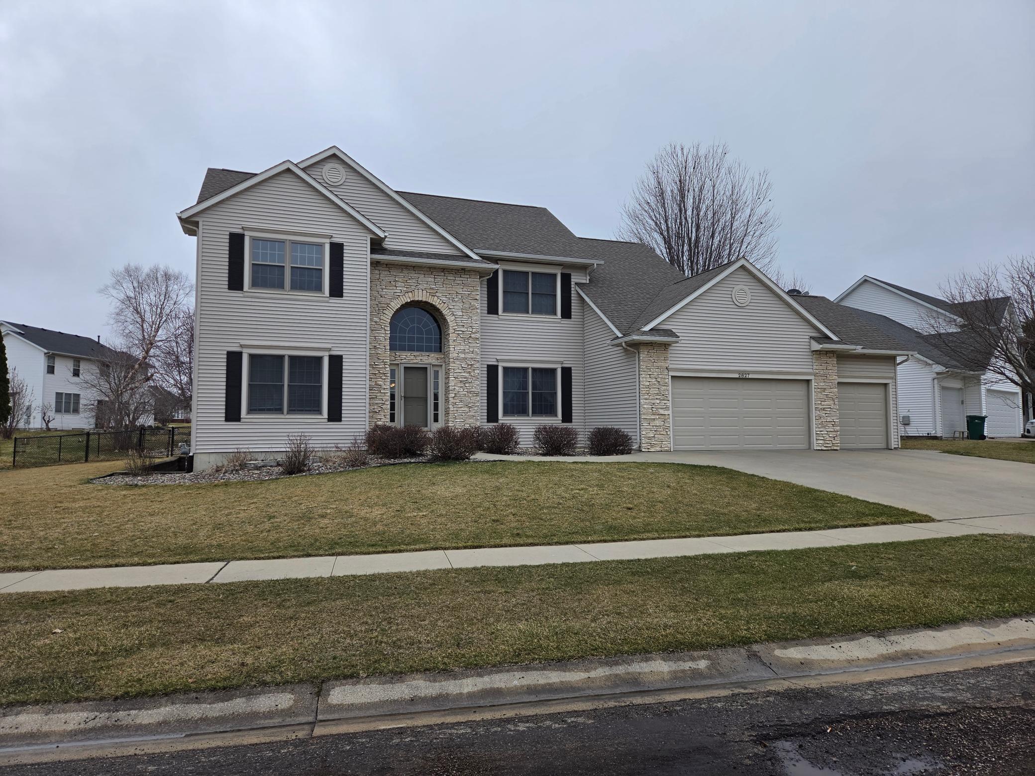 2827 Oakview Drive NE, Rochester, MN 55906 — photo 2