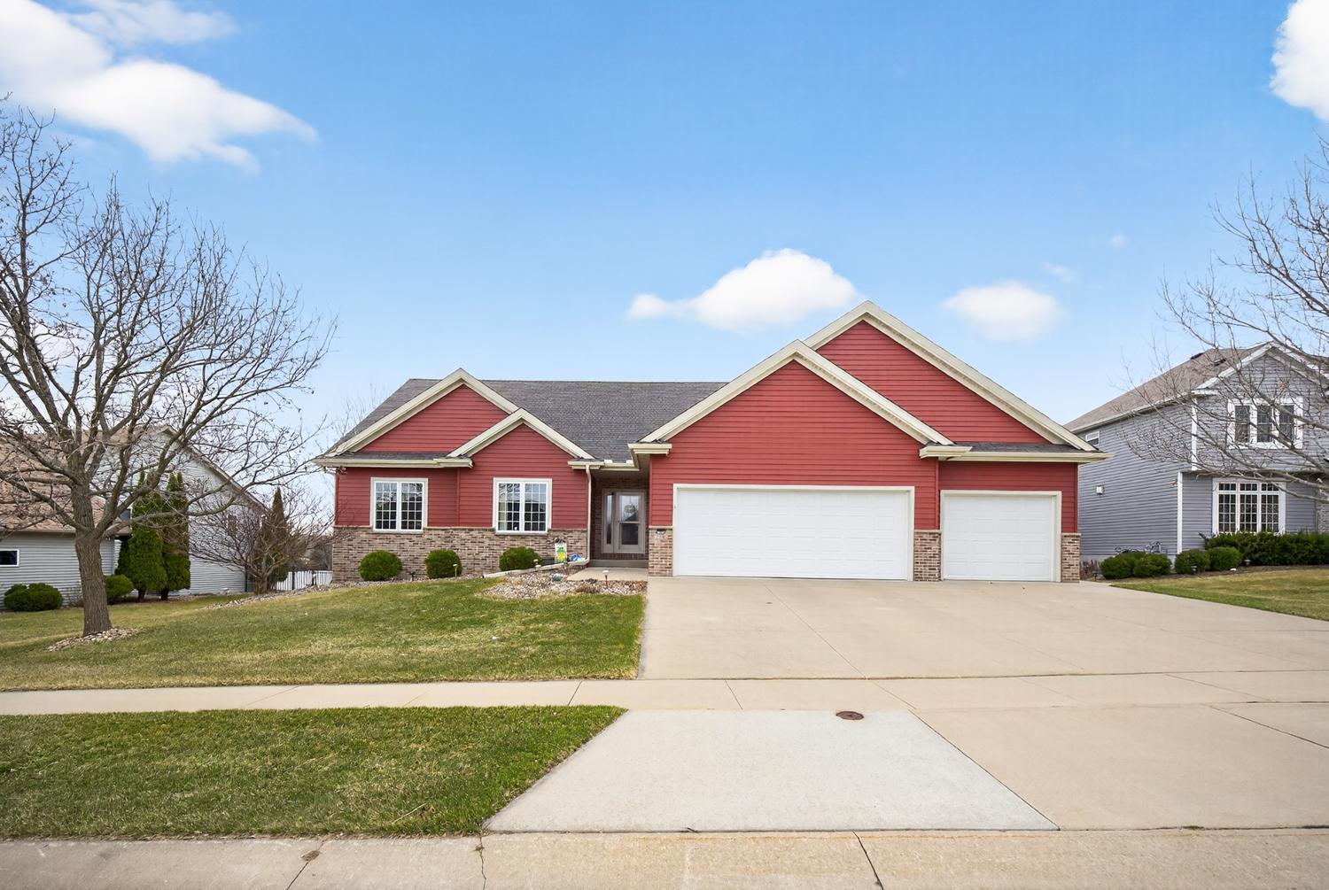 2306 Crimson Ridge Circle NW, Rochester, MN 55901