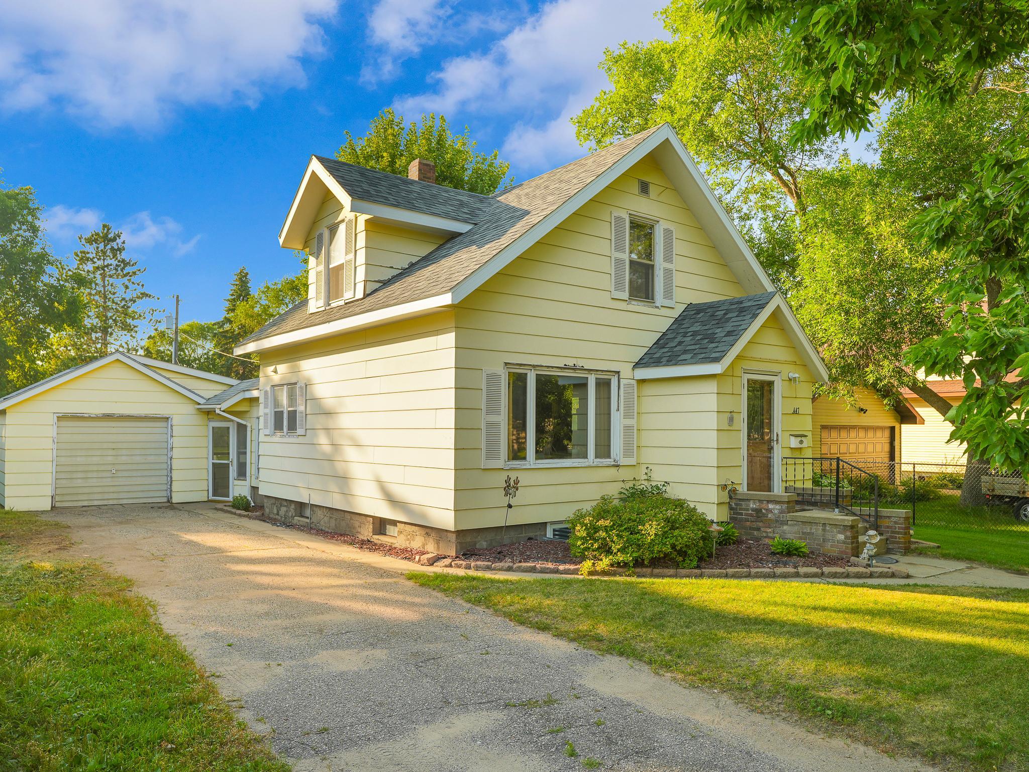 447 2nd Ave NE — photo