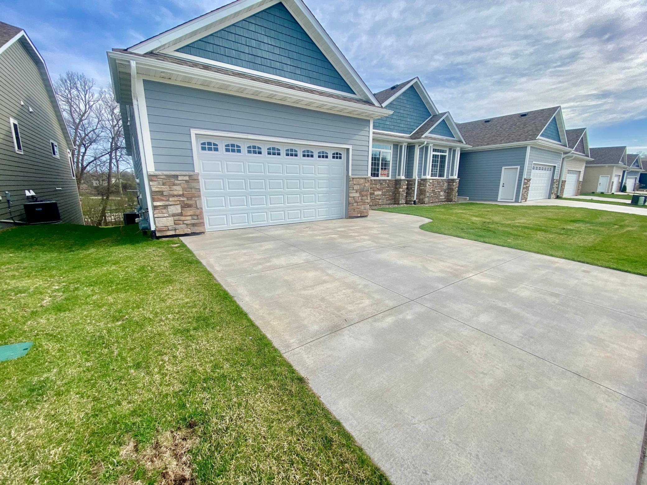 1513 Alexander Road NE — photo