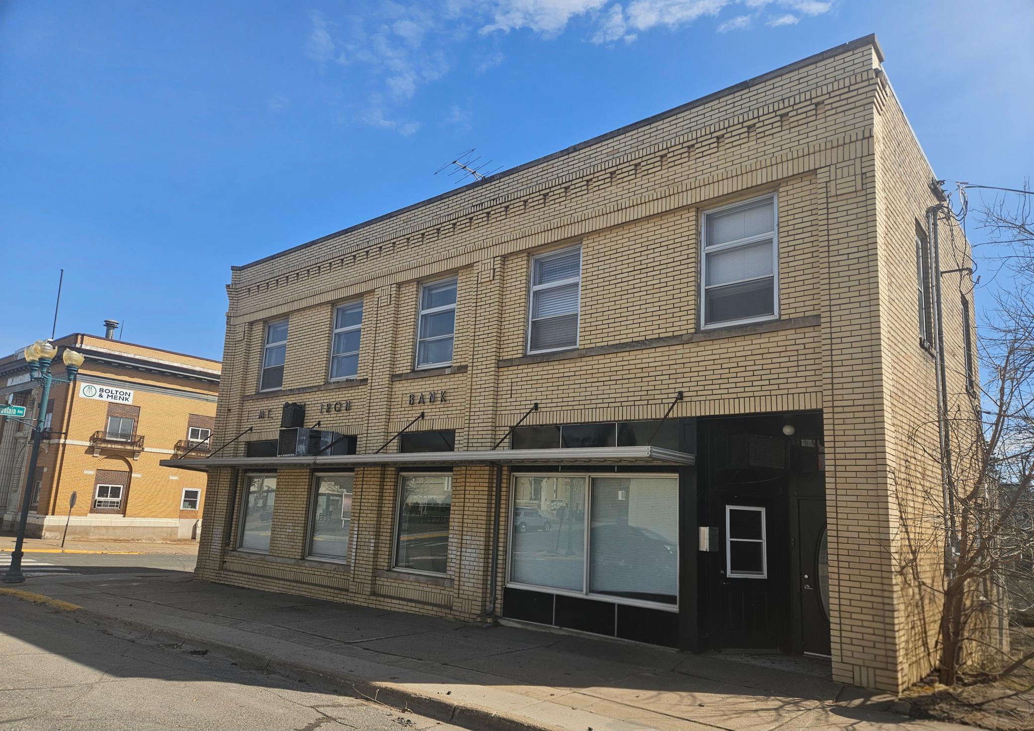 8880 Main — photo
