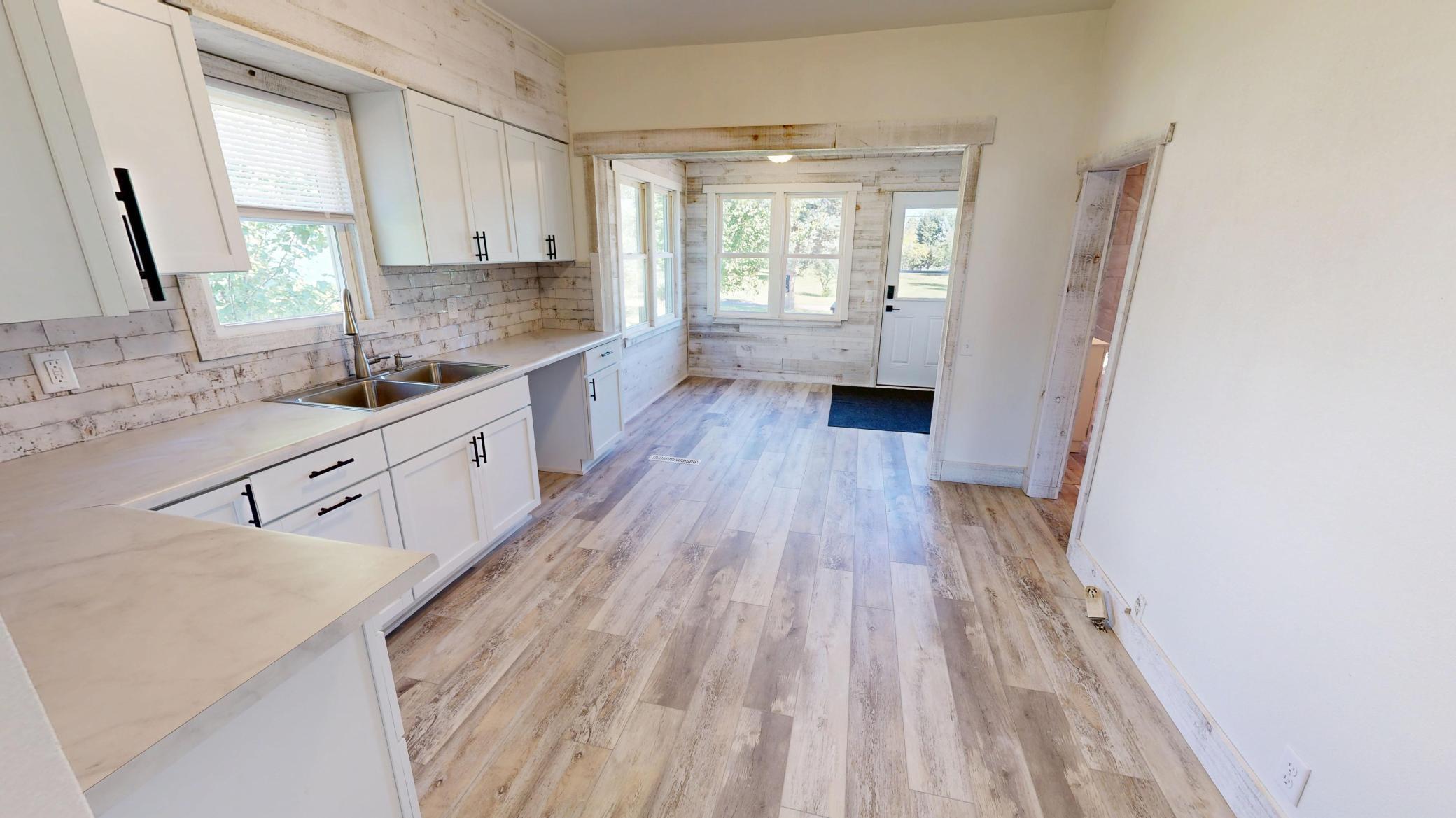 447 E Schlieman Avenue, Appleton, MN 56208 — photo 2
