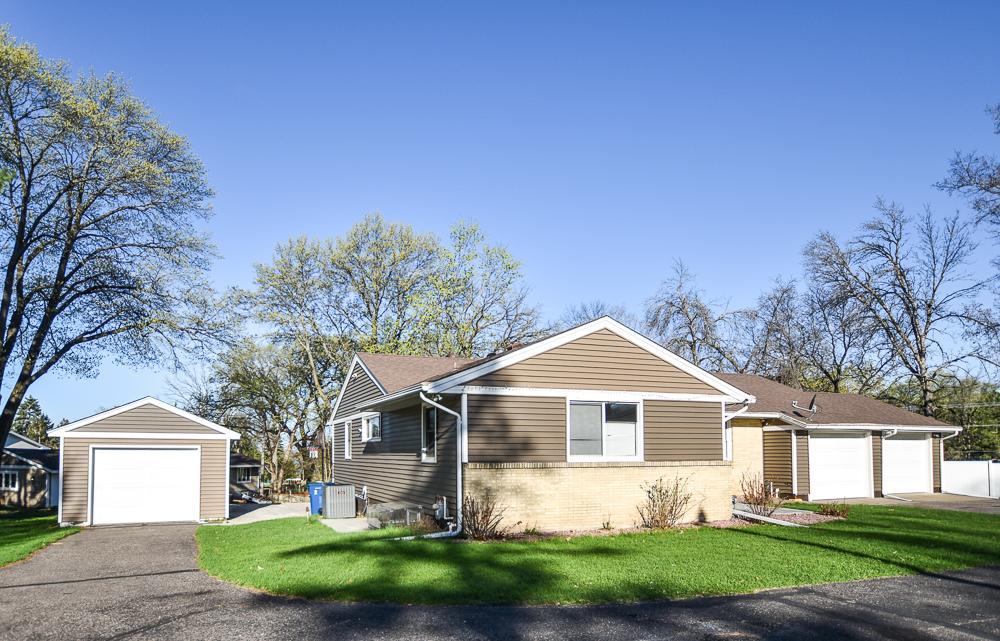 1306 Hillcrest Drive NE — photo