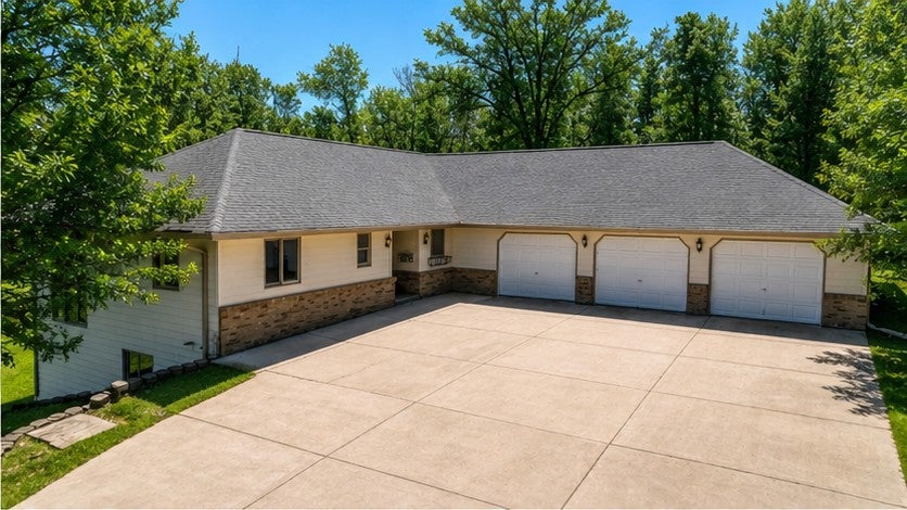 1012 Maple Ridge Court NW — photo