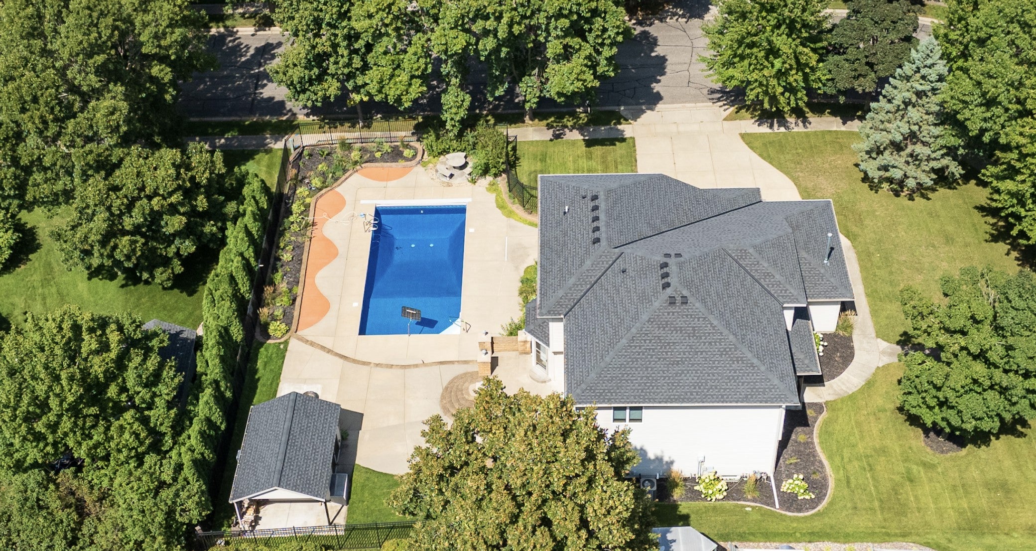 2667 Waterford Court — photo