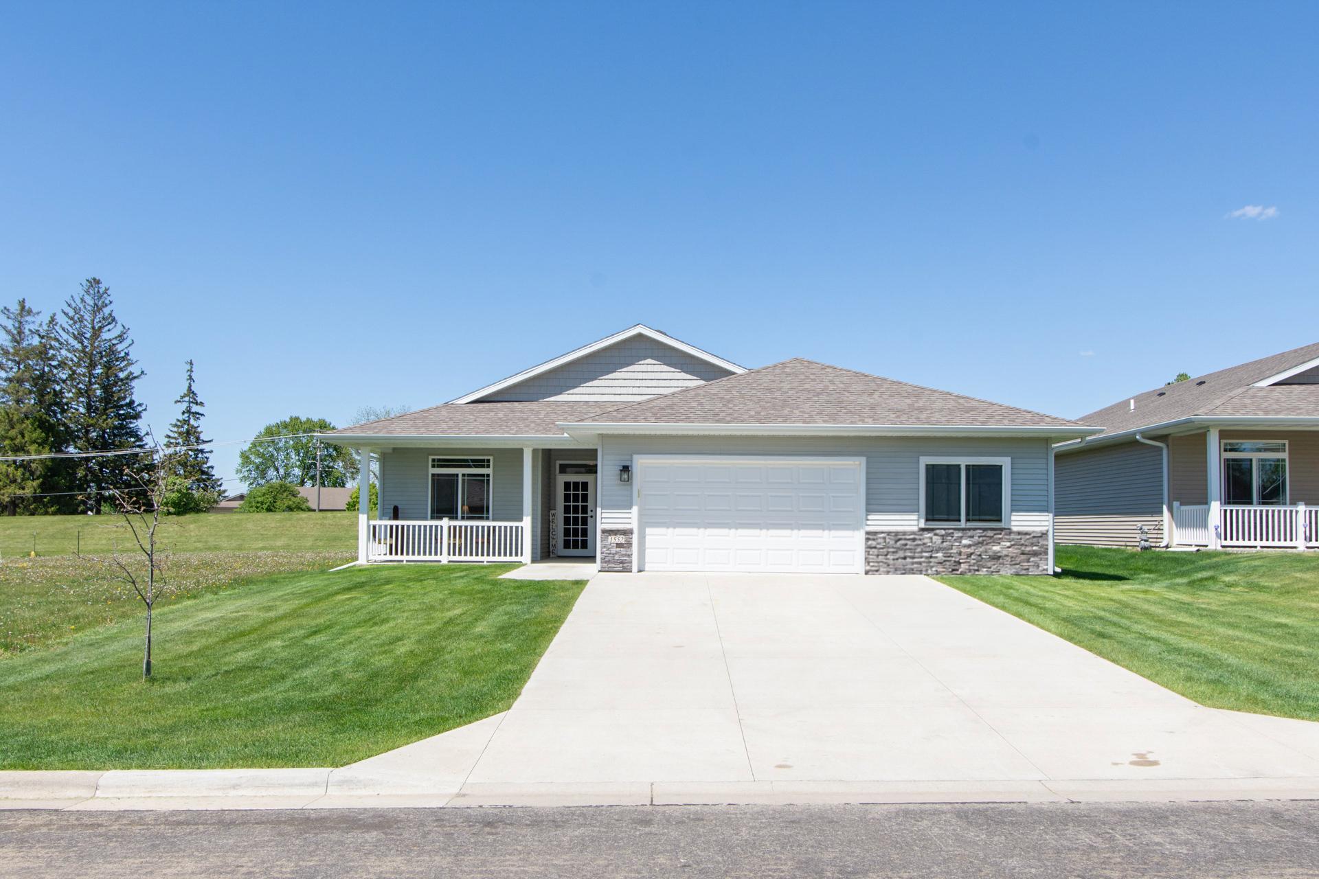 1552 Eagle Ridge Street NE — photo