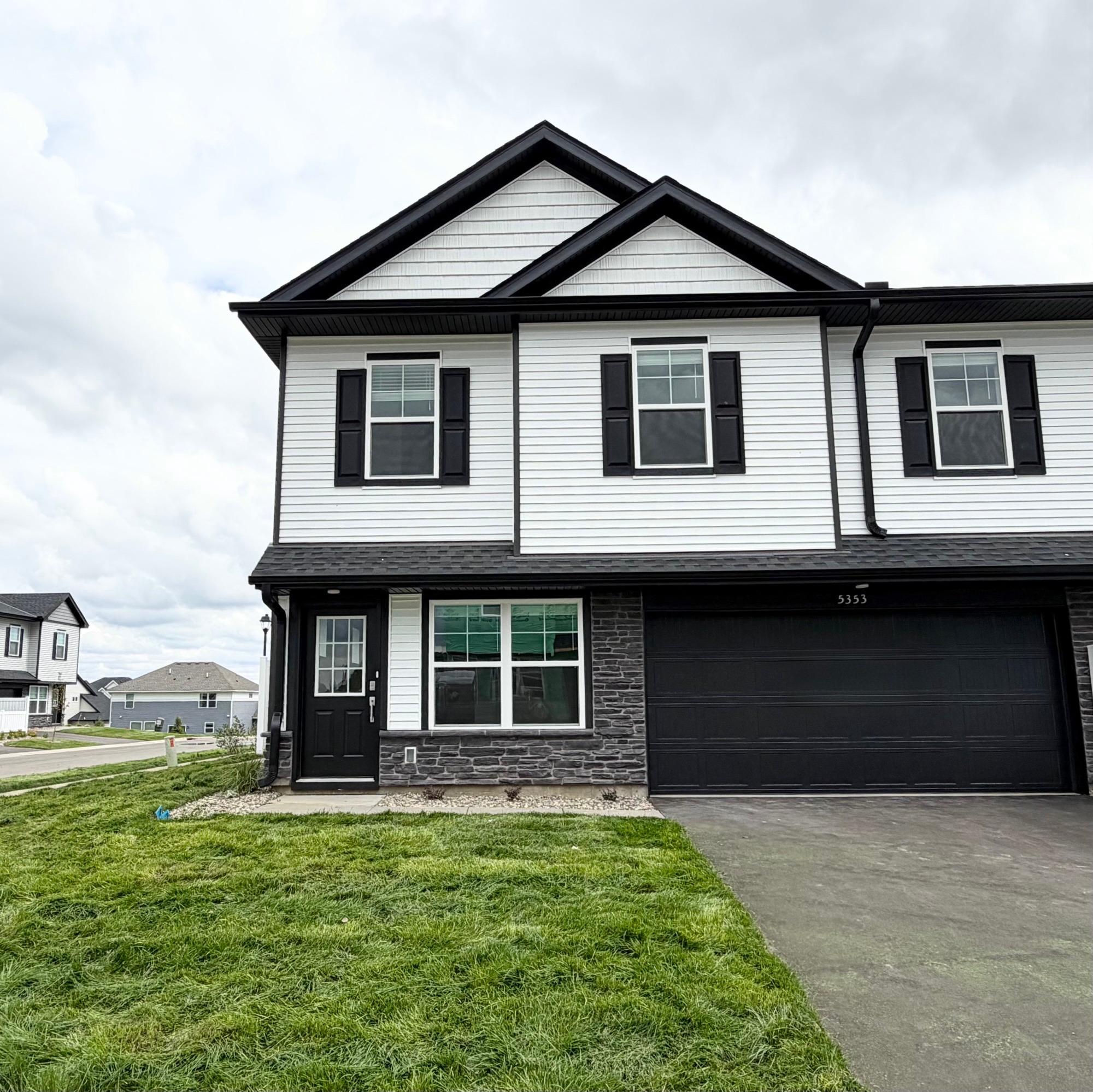 5353 Long Pointe Pass — photo