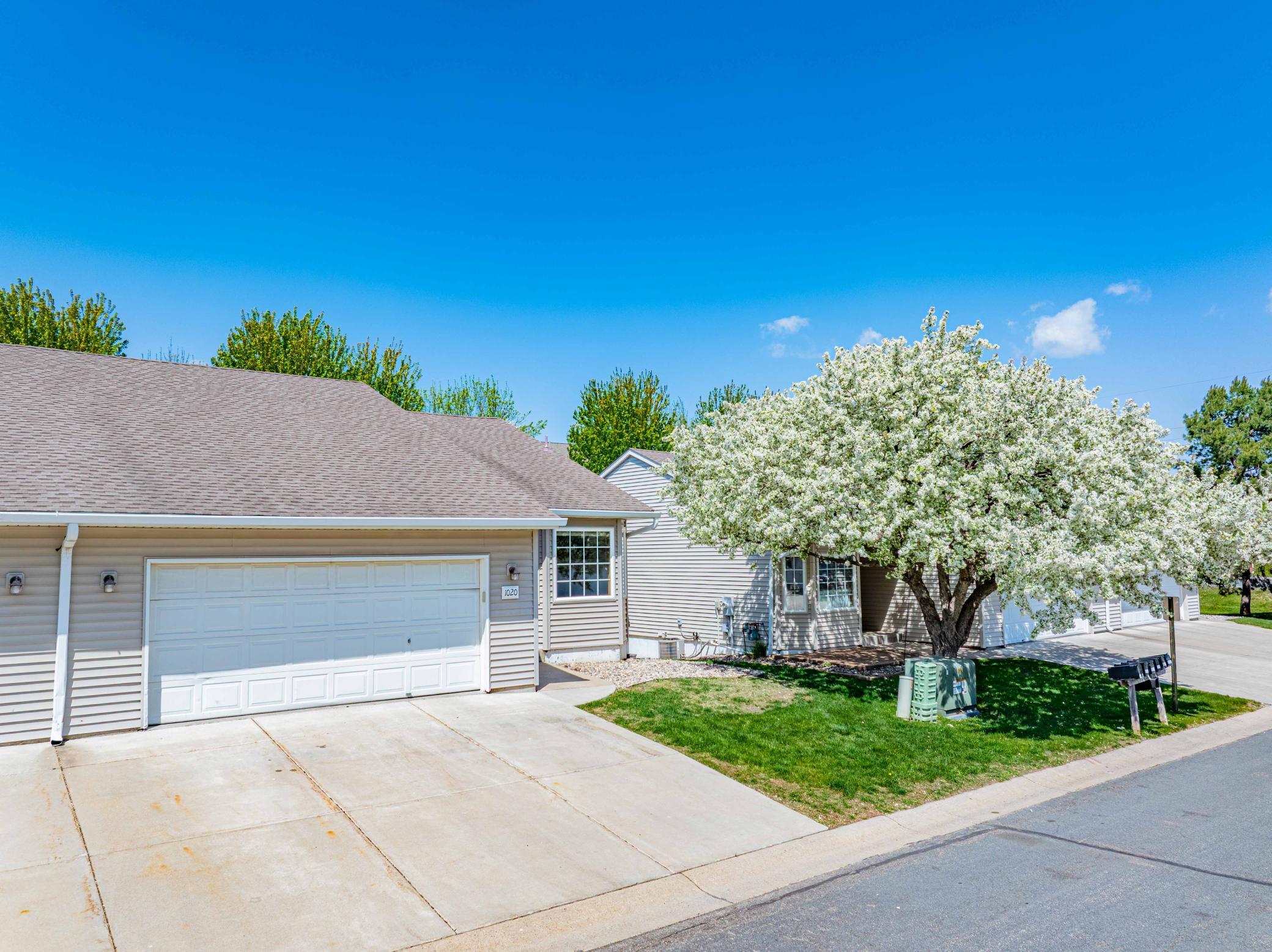 1020 Primrose Lane — photo