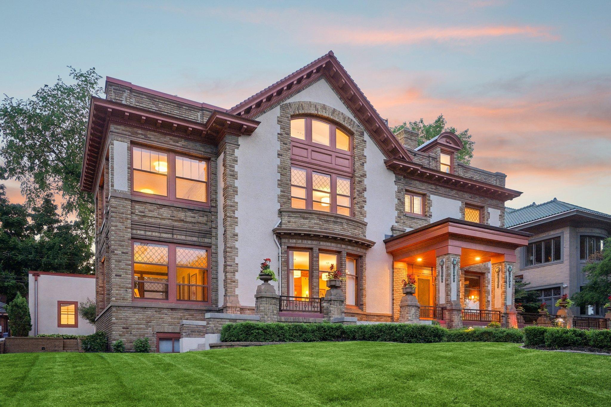 2224 W Lake Of The Isles Parkway — photo