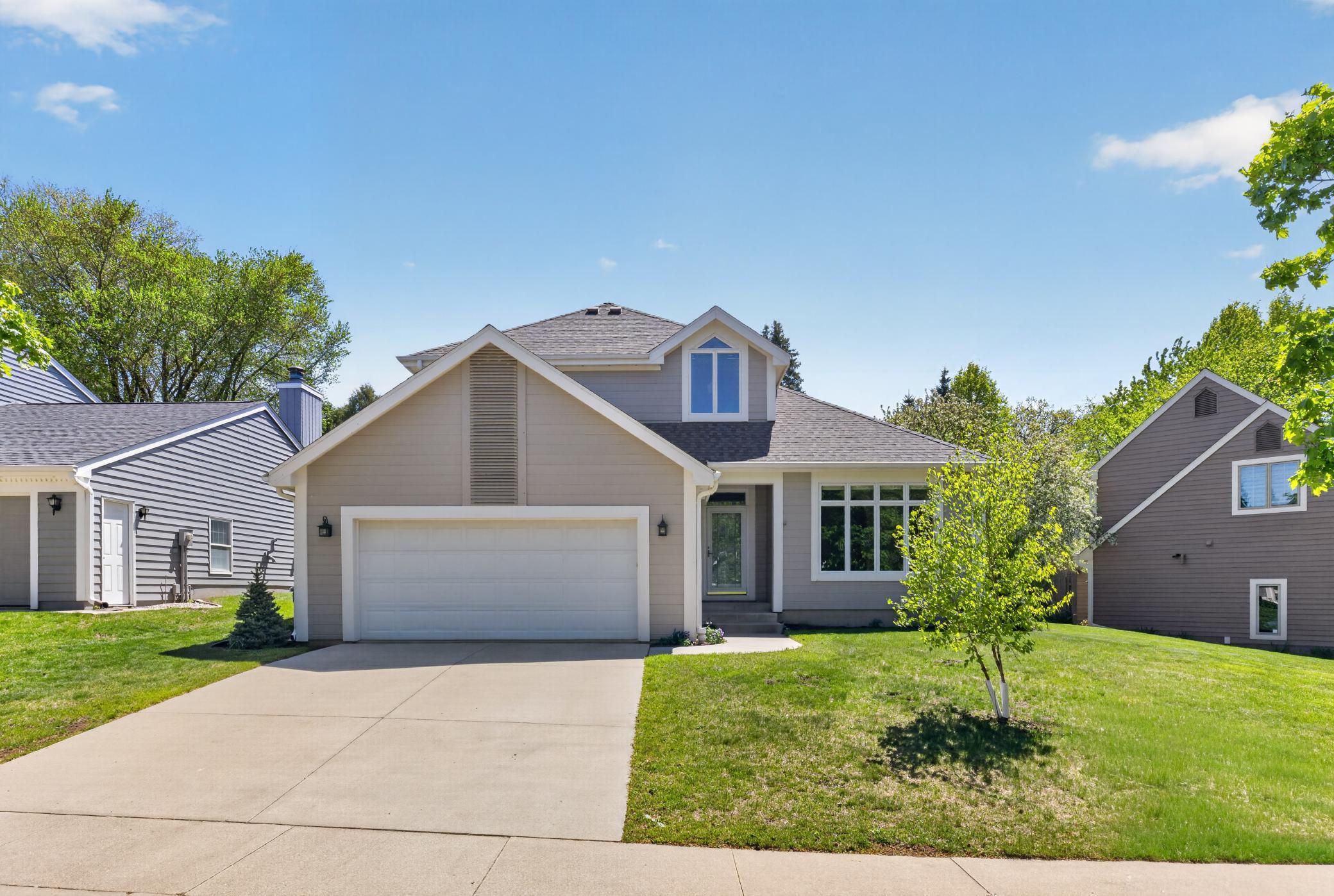 1052 Foxcroft Circle SW — photo