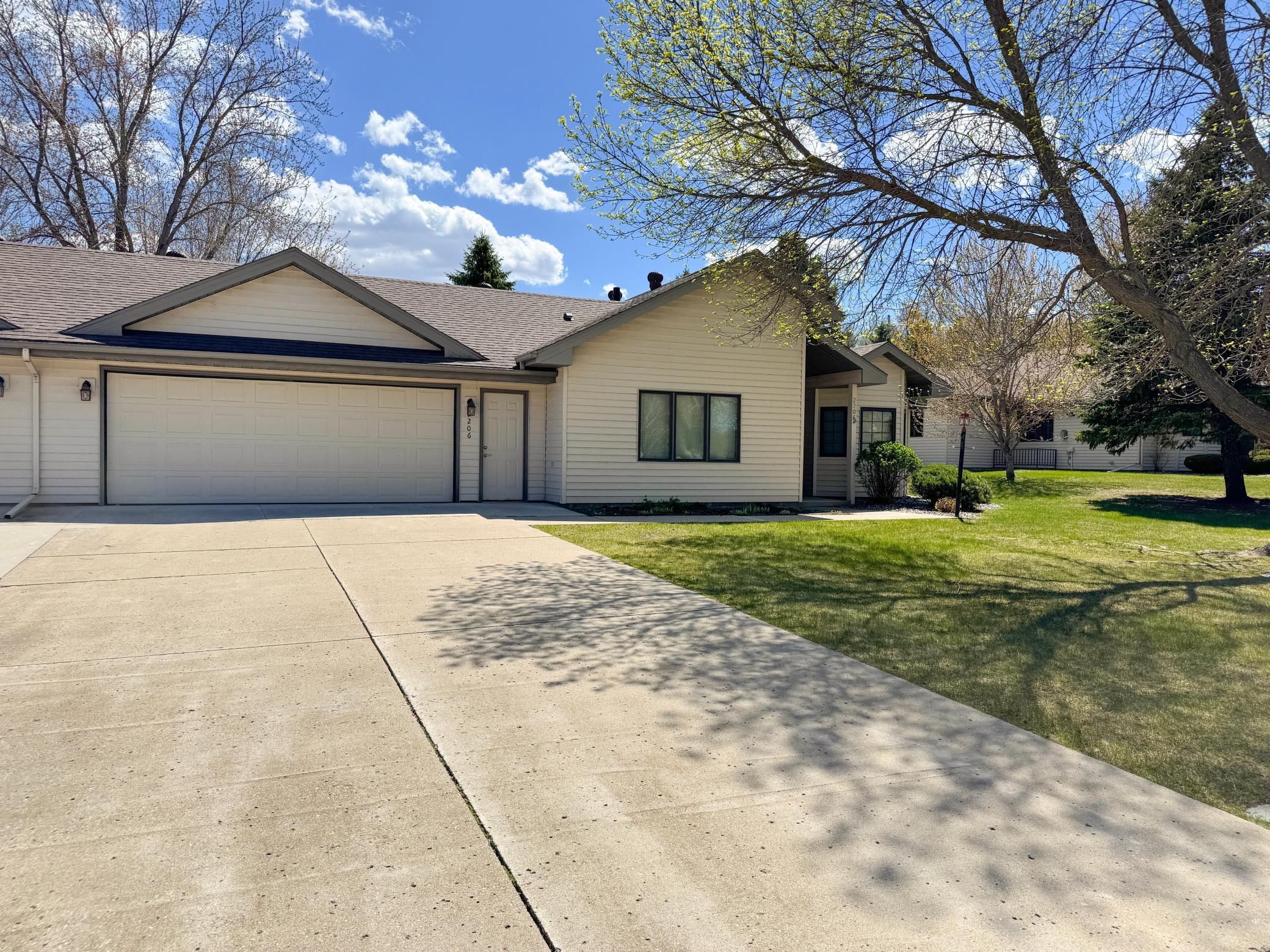 2206 Arrowwood Court — photo