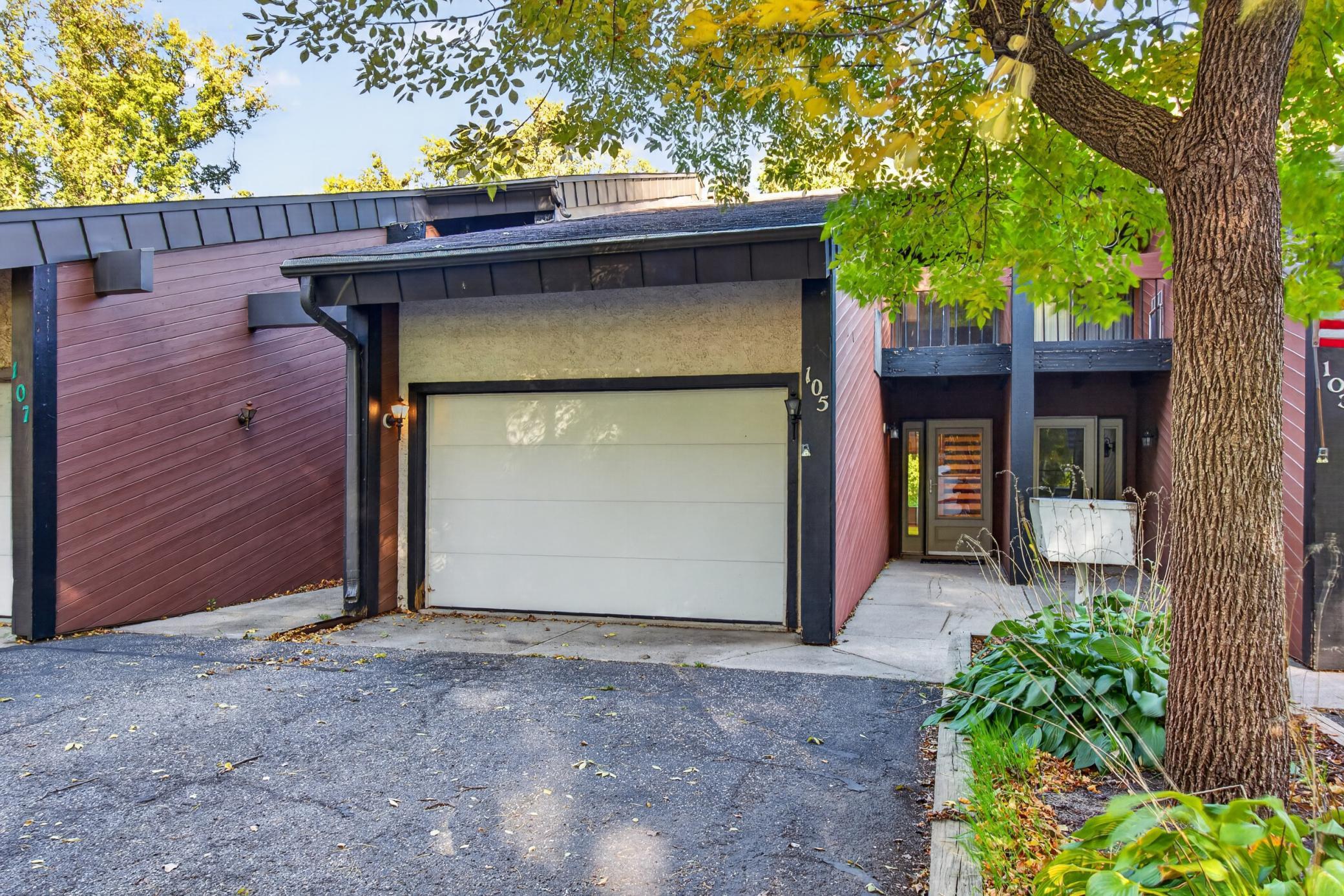 105 Willow Court — photo