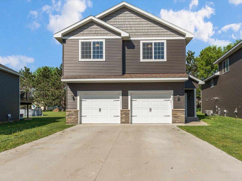 962 York Court — photo