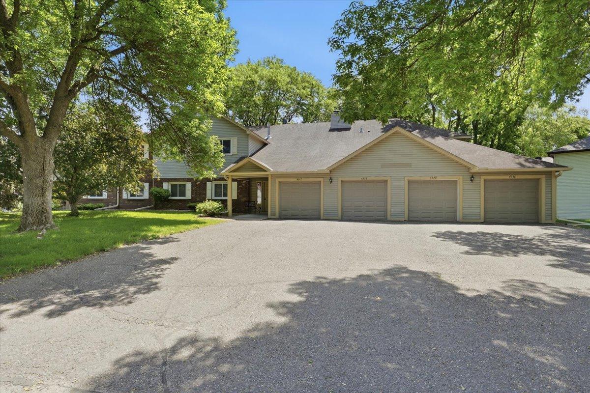 4342 Buckingham Court 1605 — photo