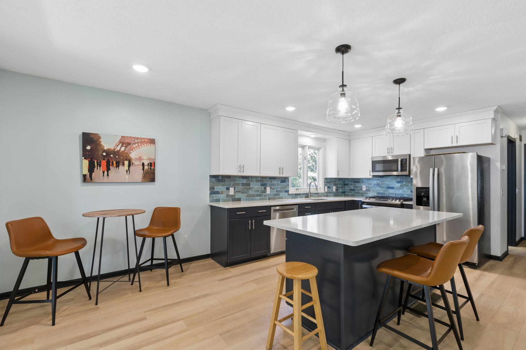 1195 Lakeshore Drive — photo