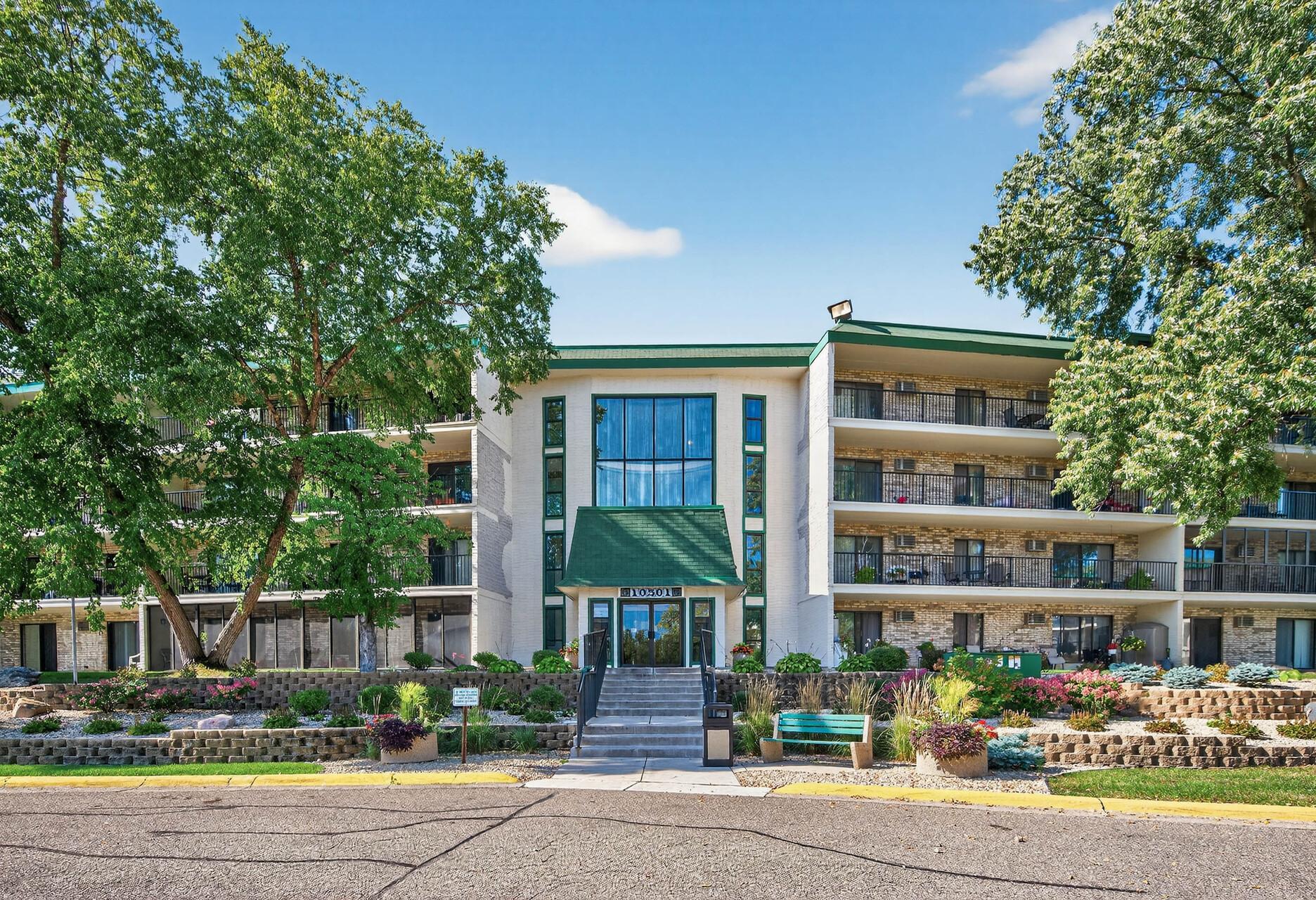 10501 Cedar Lake Road 318 — photo