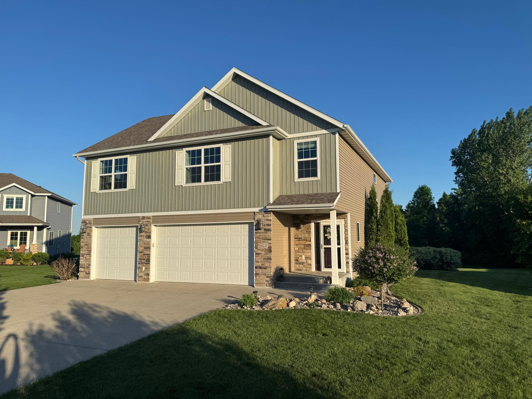 2414 Valley View — photo