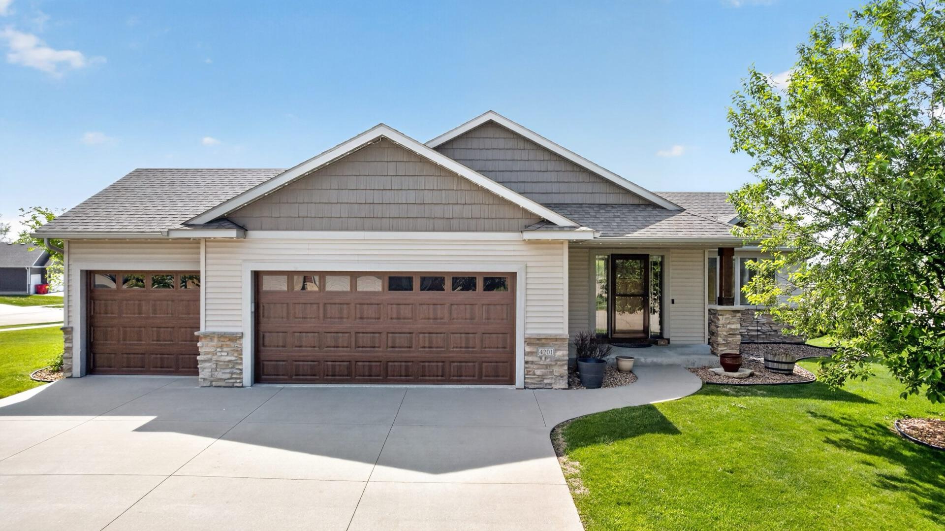 4201 Dodge Lane NE — photo