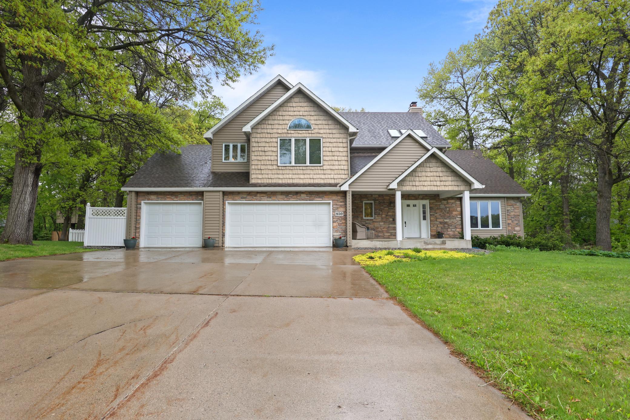850 Meadowlawn Court — photo