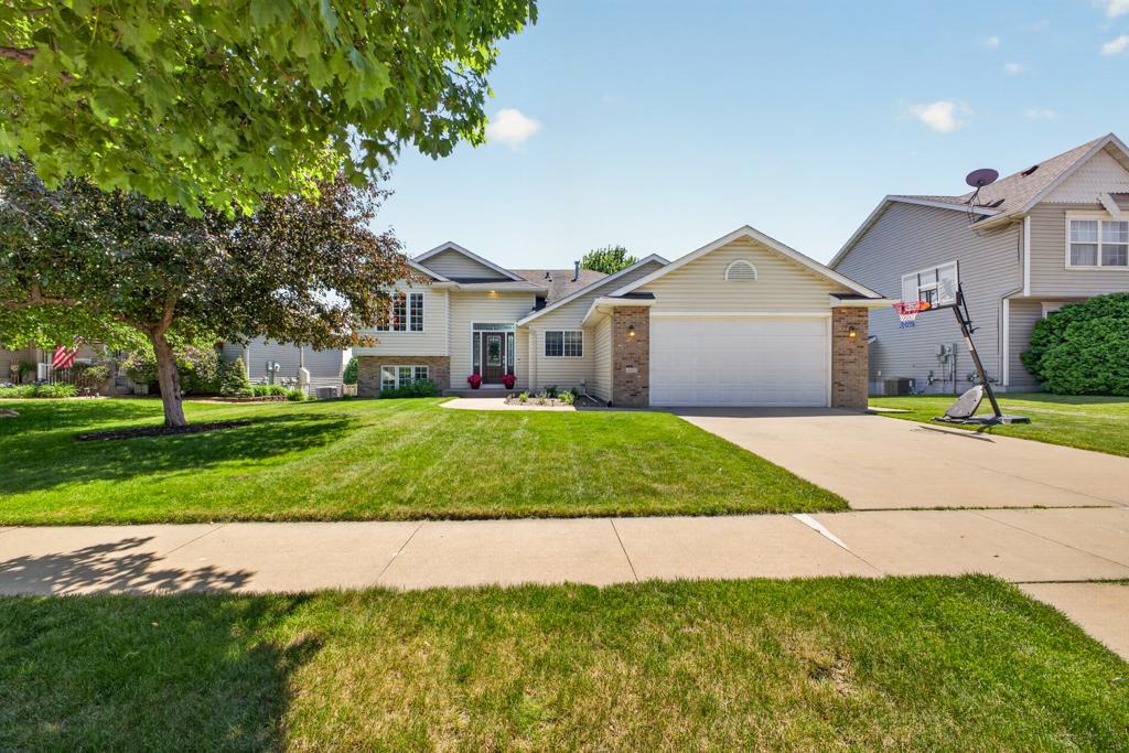 480 Manor Ridge Drive NW, Rochester, MN 55901