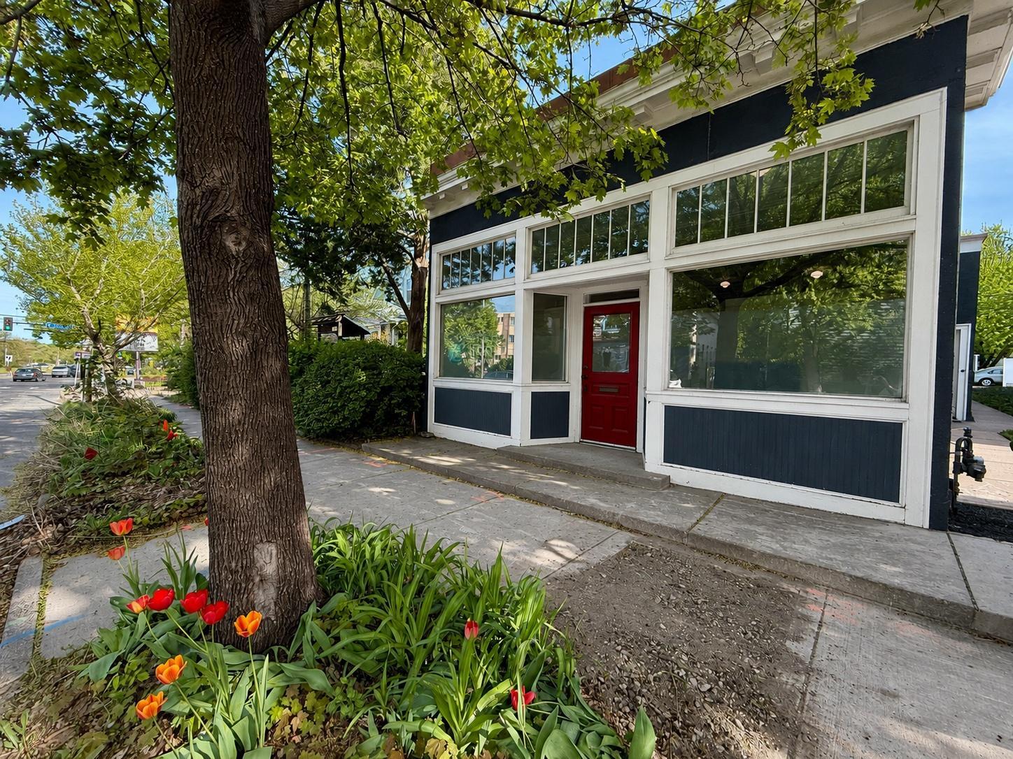 3015 E Franklin Avenue — photo