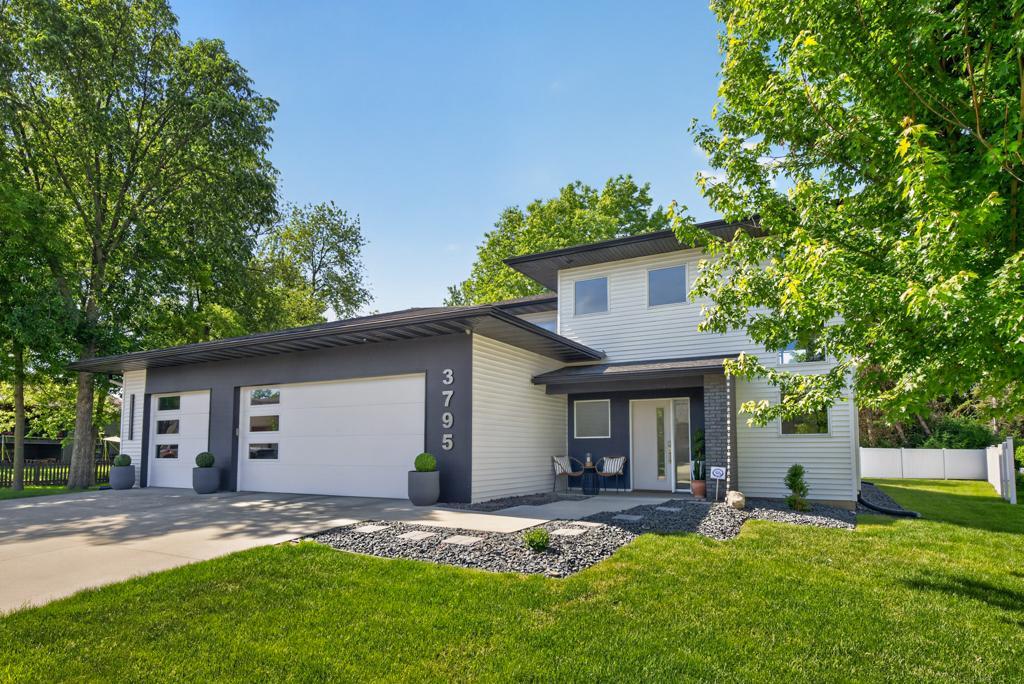 3795 Stone Point Drive NE, Rochester, MN 55906