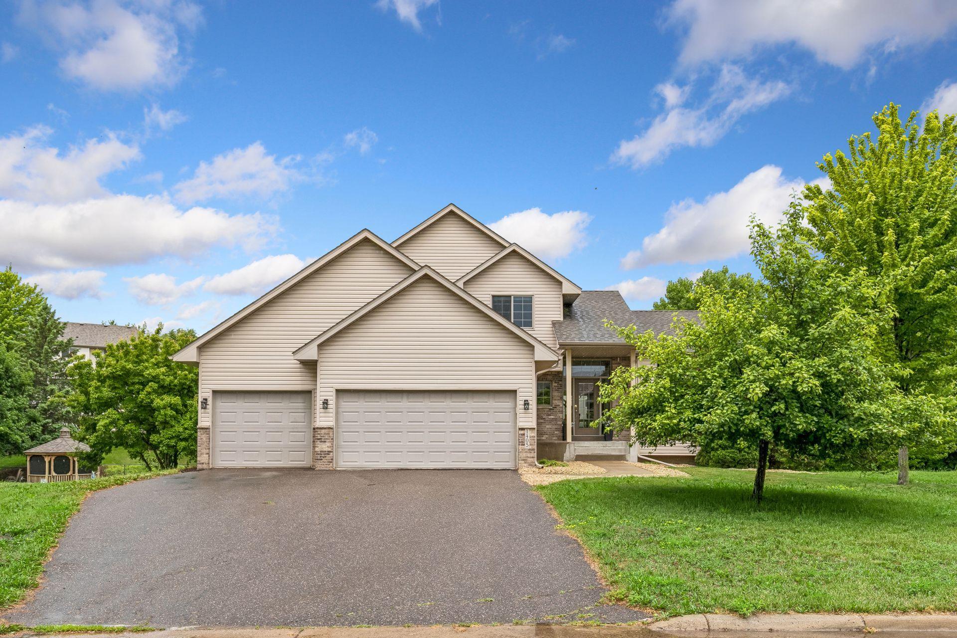 1405 Landsdown Road — photo