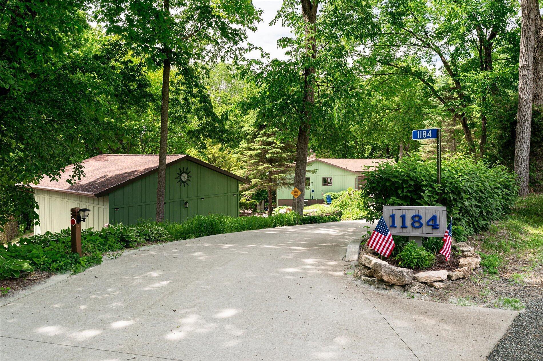1184 Crescent Hills Drive — photo