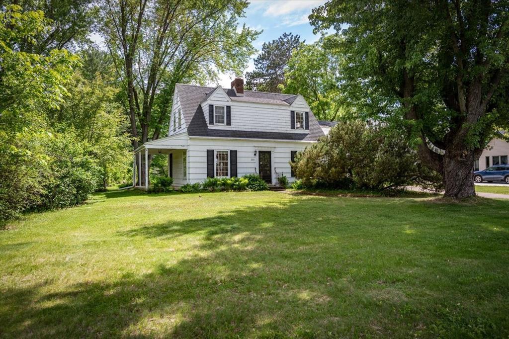 320 Elm Avenue W — photo