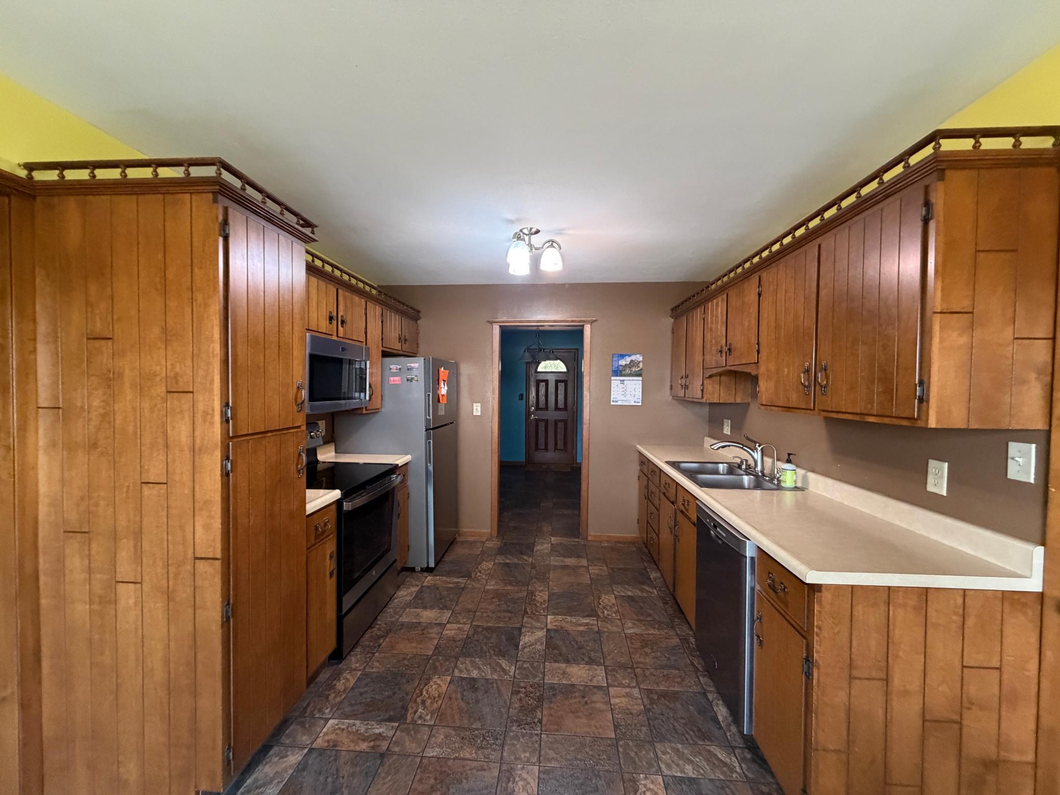 Home in Luverne, MN 56156 — photo 2