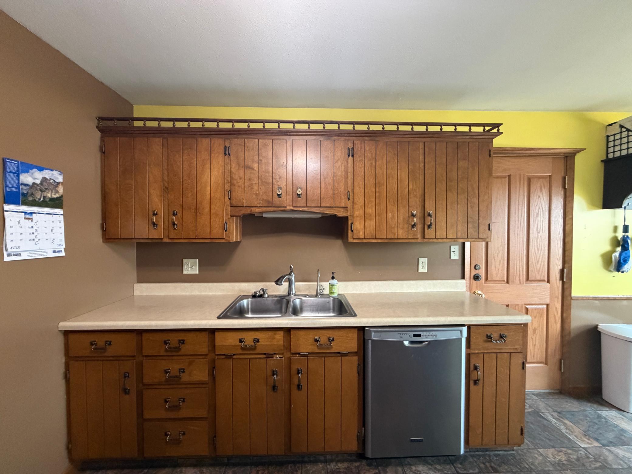 Home in Luverne, MN 56156 — photo 3