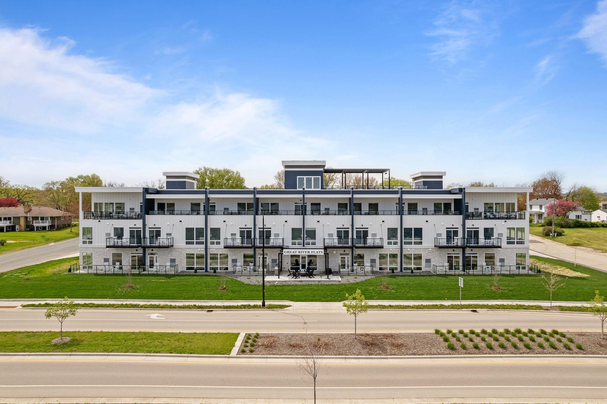 907 N Lakeshore Drive 207 — photo