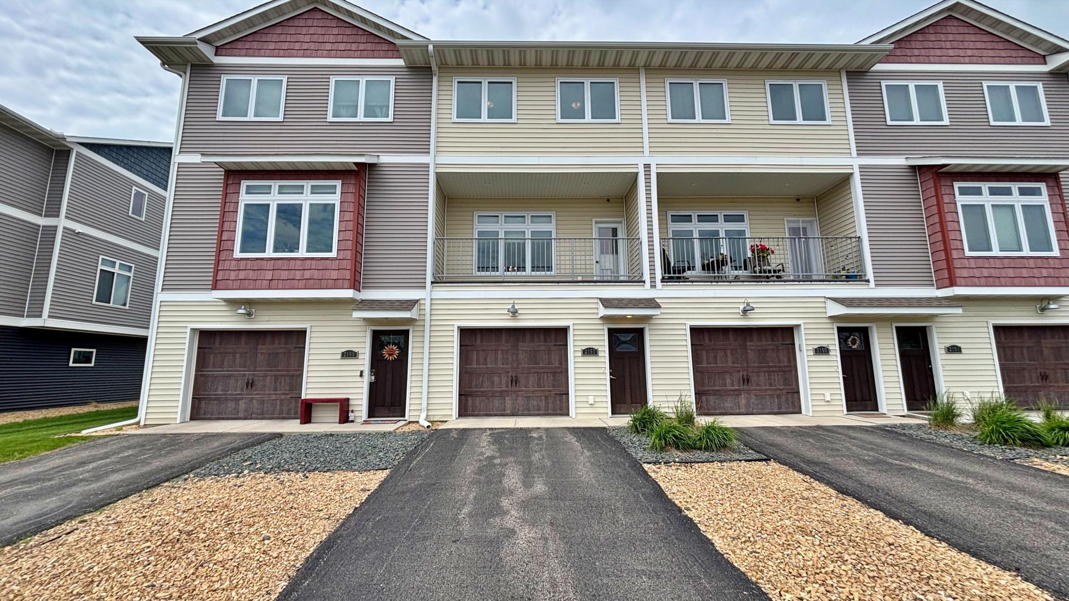 2157 Rolling Green Lane — photo