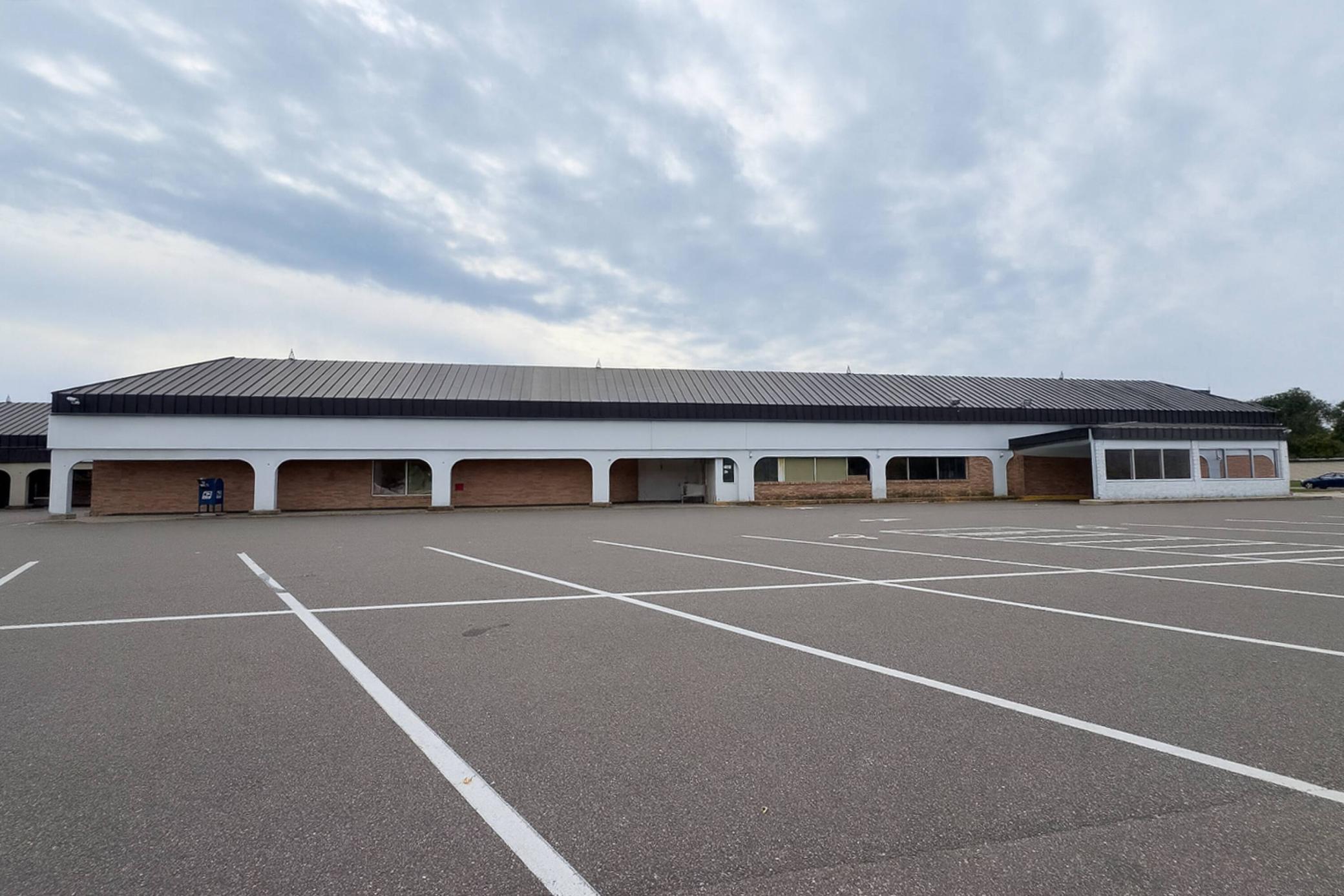 2118 Veterans Drive — photo